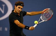roger federer backhand before contact.jpg