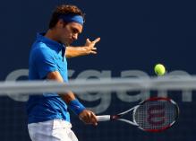 roger federer backhand near contact 2.jpg