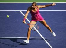 amelie mauresmo backhand volley before contact.jpg
