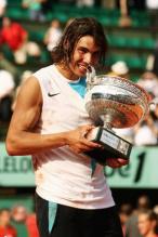 Rafael Nadal bitting his trophy at the French Open 2007.jpg