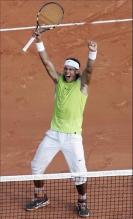 Rafael Nadal celebrates his winning.jpg