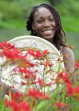 young Venus Williams with her trophy.jpg