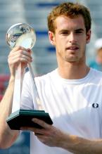 Andy Murray holds his 2009 Rogers Cup trophy.JPG