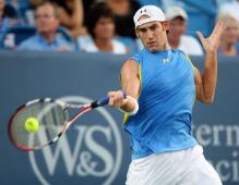 Robby Ginepri hits a forehand shot.JPG