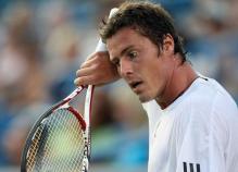 Marat Safin wipes his brow.JPG