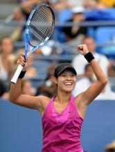 Li Na raises her Bablot racket in celebration after winning her third round match at the 2009 US Open.JPG