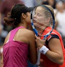 Li Na and Kim Clijsters kiss after their match.JPG