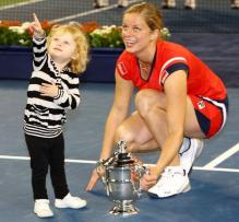 Kim Clijster's daughter Jada Lynch points to the screen.JPG
