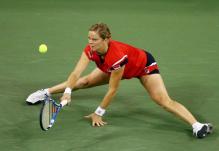 Kim Clijsters does the splits.JPG