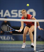 Kim Clijsters hits a forehand volley.JPG