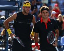 Del Potro and Roger Federer photo before their 2009 US Open match.JPG