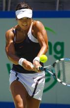 Li Na goes low to hit a two handed backhand.JPG