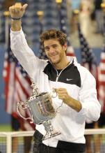 Juan Martin Del Potro gives the thumbs up while holding is US Open grand slam trophy.JPG