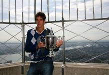 Juan Martin Del Potro holds is US Open trophy atop of the Empire State Building in NYC.JPG