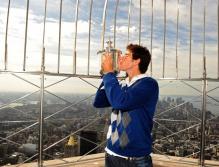 Juan Martin Del Potro kisses his US Open chamionship trophy atop the Empire State Building.JPG