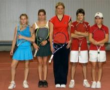 Kim Clijsters and several young Belgium tennis players.JPG