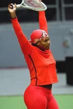 Serena Williams stretchs.jpg