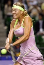Maria Sharapova hits a two handed backhand vs Jankovic.JPG