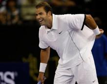 Pete Sampras has a laugh and plays around during his exhibition match against Agassi in 2009.JPG