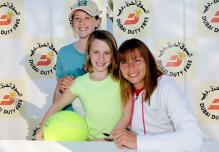 Vera Zvonareva and two young fans.JPG
