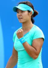 Li Na celebrates with a fist pump at the AEGON Classic 2010.JPG