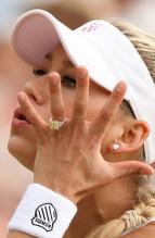 Anna Kournikova gestures and shows her wedding ring during Wimbledon 2010.JPG