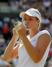 Kristyna Pliskova kisses her 2010 Wimbledon trophy.JPG