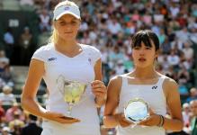 Kristyna Pliskova stands next to Sachie Ishizu.JPG