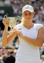 Kristyna Pliskova displays her 2010 Wimbledon trophy.JPG