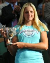Kristyna Pliskova showcases her 2010 Wimbledon trophy.JPG
