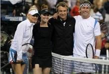 Anna Kournikova takes a group photo with Martina Hingis and Mats Wilander and Pat Cash.JPG