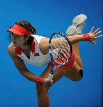 Li Na follows through on a serve in Guangzhou 2010.JPG