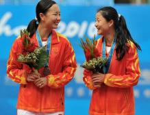 Peng Shuai and Yan Zi celebrate their bronze medals for doubles at China games 2010.JPG