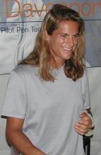 Amelie Mauresmo in gray t-shirt.jpg