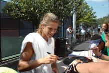 Amelie Mauresmo signs autographs during US Open 2005.jpg