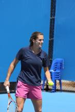 Amelie Mauresmo warming up.jpg