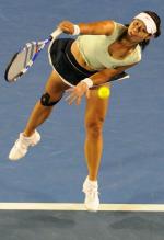 Li Na serves at the 2011 Australian Open finals.JPG