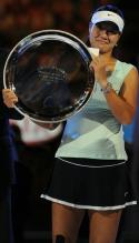 Li Na smiles and holds her 2011 Australian Open runner up trophy plate.JPG