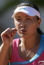 Peng Shuai presses her thumb and index finger together.JPG