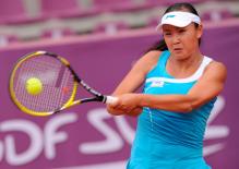 Peng Shuai two handed grip racket at contact with the ball.JPG