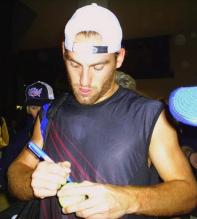 Ginepri signs autograph for fans.jpg