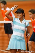 Akiko Morigami raises her arm in celebration.jpg