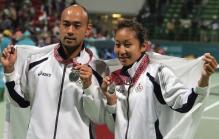 Akiko Morigami and Iwabuchi hold up their Silver medals.jpg