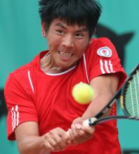 Tsung-Hua Yang two handed backhand.jpg