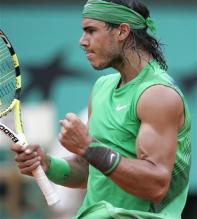 Rafa Nadal shows off biceps.jpg