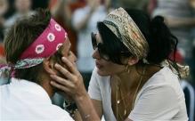 Arnaud Clement is looked after by his girlfriend Nolwenn Leroy.jpg