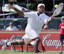 Donald Young hits a running forehand.jpg