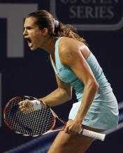 Amelie Mauresmo celebrates her win over Agnes Szavay.jpg