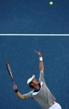 Andy Murray ball toss on his serve.jpg