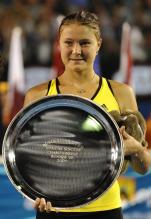 Dinara Safina holds the runner up trophy to the Australian Open 2009.jpg